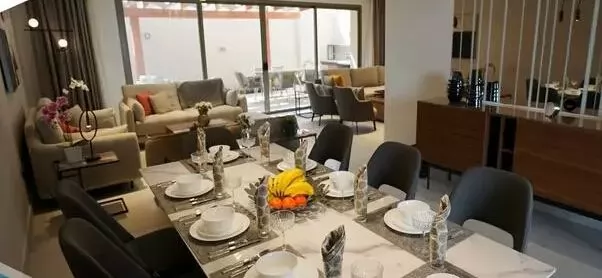 Жилой Готовая недвижимость 4+комнаты для горничных Н/Ф Сложный  в аренду в Доха #19770 - 1  image 