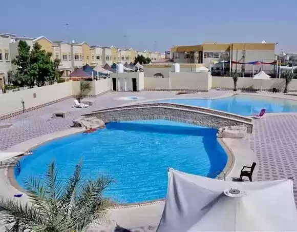 Жилой Готовая недвижимость 4+комнаты для горничных Н/Ф Сложный  в аренду в Доха #19898 - 1  image 