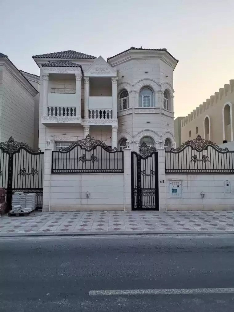 Residential Ready Property 7+ Bedrooms U/F Standalone Villa  for sale in Al Sadd , Doha #19924 - 1  image 
