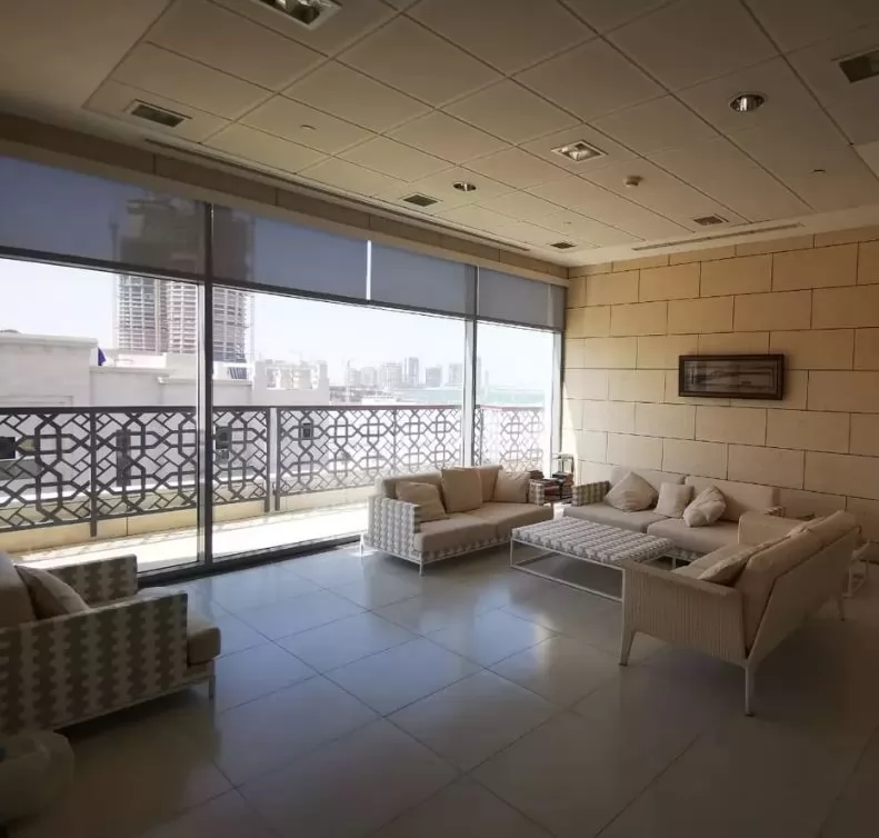 Смешанное использование Готовая недвижимость 3+комнаты для горничных Ж/Ж Дуплекс  в аренду в Аль-Садд , Доха #19936 - 1  image 