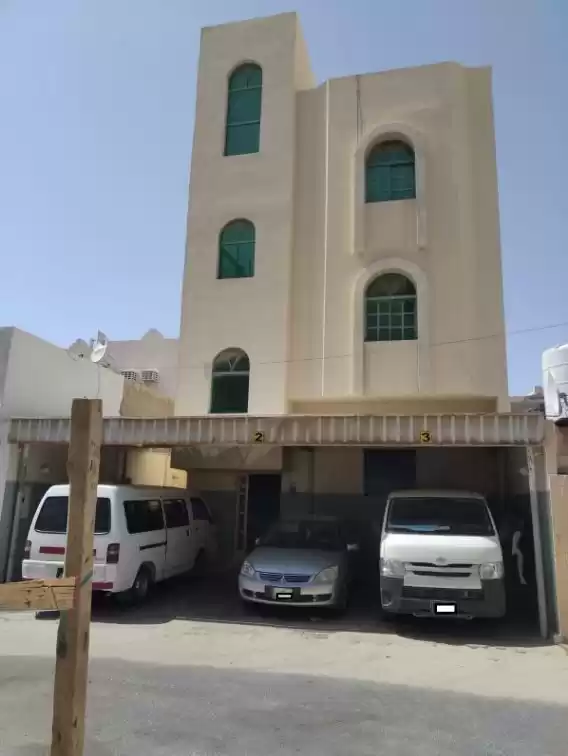 Mixed Use Ready Property 7+ Bedrooms U/F Building  for rent in Al Sadd , Doha #19943 - 1  image 