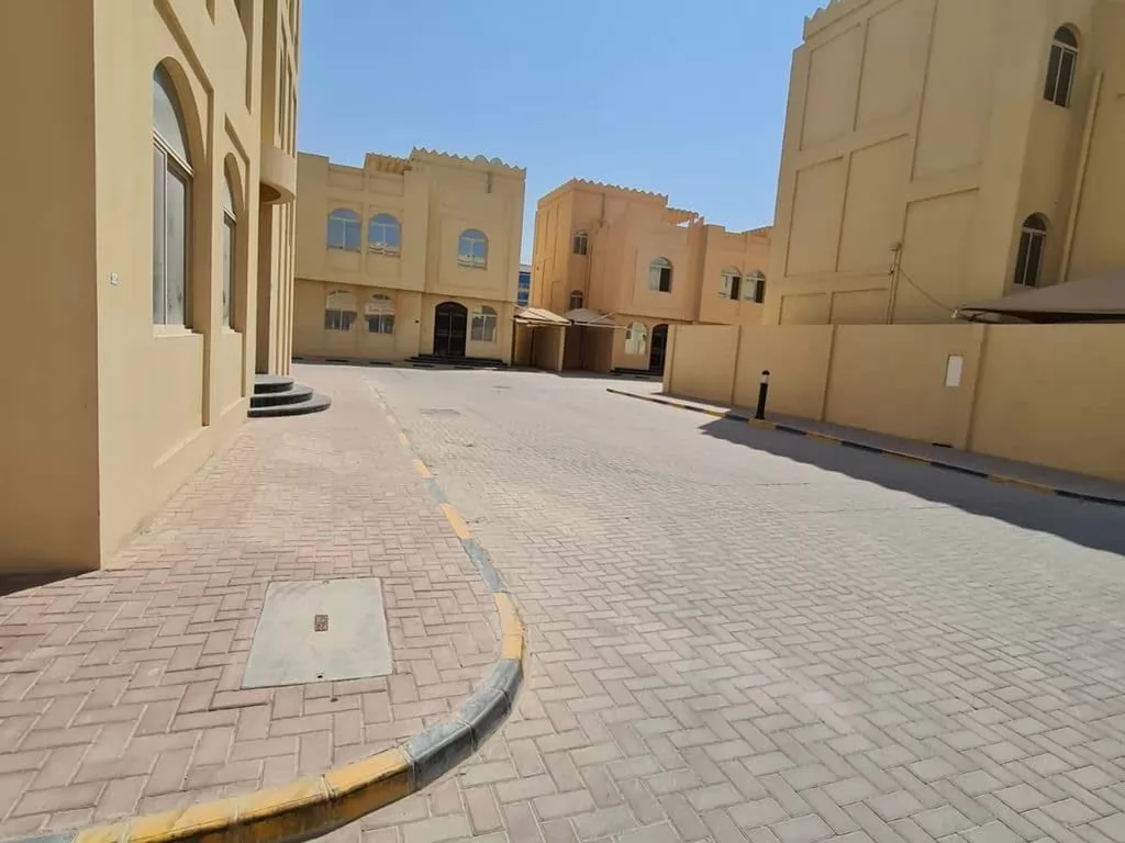 Residencial Listo Propiedad 5 habitaciones U / F Villa en Compound  venta en al-sad , Doha #19956 - 1  image 