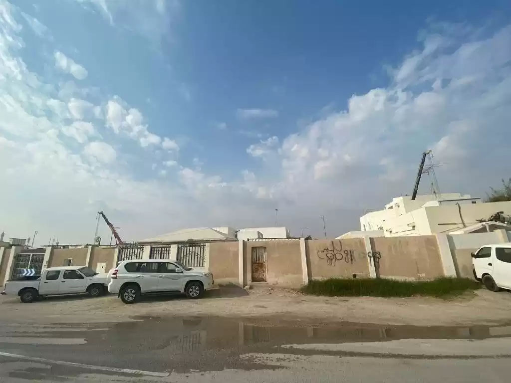 Жилой Готовая недвижимость Н/Ф Строительство  продается в Аль-Садд , Доха #19967 - 1  image 