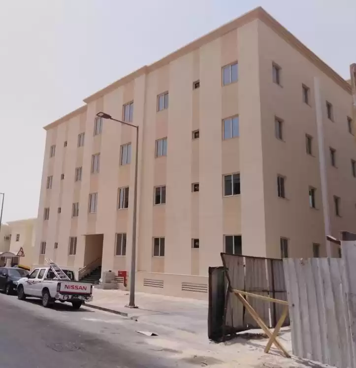 Mixed Use Ready Property 7+ Bedrooms U/F Building  for rent in Al Sadd , Doha #19973 - 1  image 