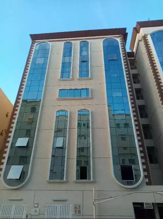 Mixed Use Ready Property 7+ Bedrooms U/F Building  for rent in Al Sadd , Doha #19975 - 1  image 