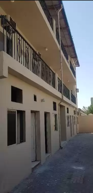Mezclado utilizado Listo Propiedad 7+ habitaciones S / F Edificio  alquiler en al-sad , Doha #19982 - 1  image 