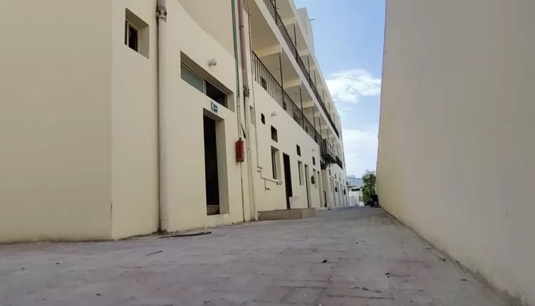 Mixed Use Ready Property 7+ Bedrooms U/F Building  for rent in Industrial-Area - New , Al-Rayyan-Municipality #20046 - 1  image 