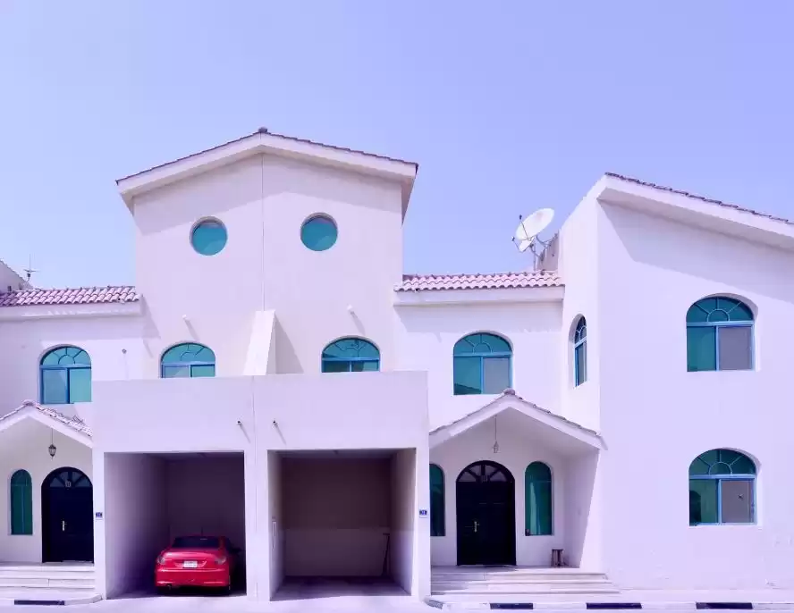 Mezclado utilizado Listo Propiedad 4 habitaciones S / F Villa en Compound  alquiler en al-sad , Doha #20073 - 1  image 