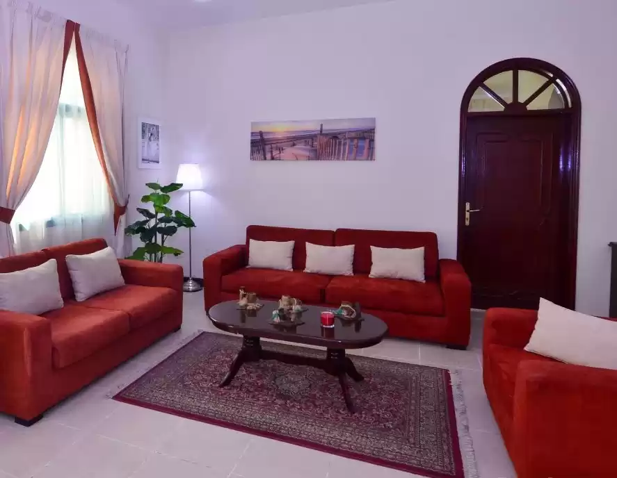 Mixte Utilisé Propriété prête 5 chambres S / F Villa à Compound  a louer au Al-Sadd , Doha #20074 - 1  image 