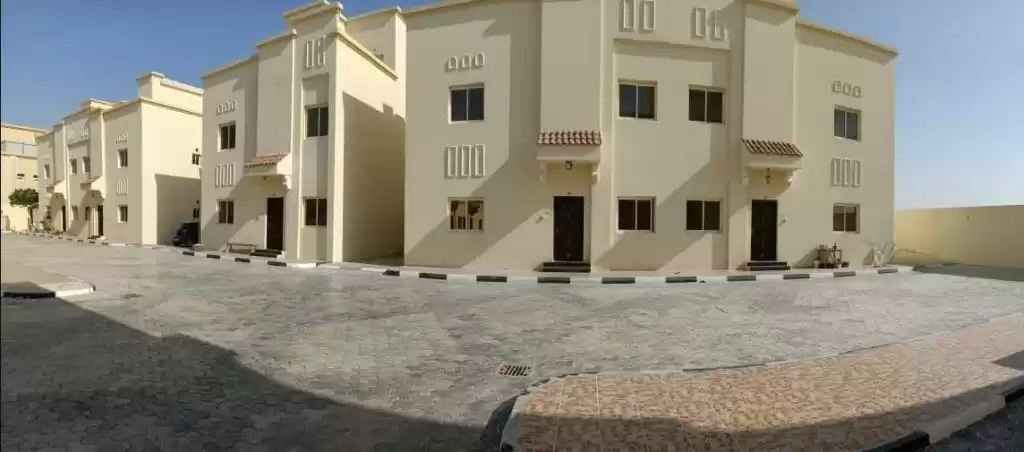 Смешанное использование Готовая недвижимость 4 спальни С/Ж Вилла в комплексе  в аренду в Аль-Садд , Доха #20077 - 1  image 