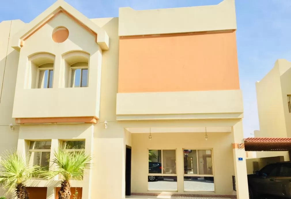 Mixed Use Ready Property 4 Bedrooms S/F Villa in Compound  for rent in Al-Maamoura , Doha-Qatar #20078 - 1  image 