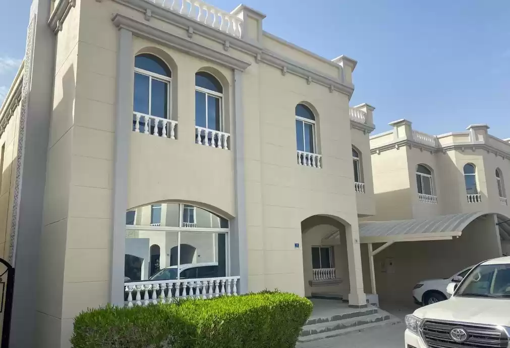 Mezclado utilizado Listo Propiedad 5 habitaciones S / F Villa en Compound  alquiler en al-sad , Doha #20080 - 1  image 