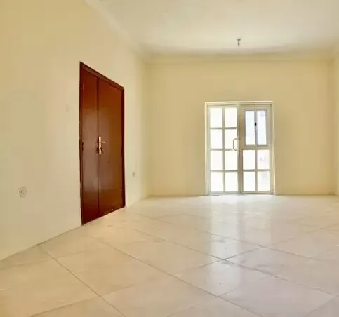 Residential Property 3 Bedrooms U/F Compound  for rent in Al Wakrah #20084 - 1  image 