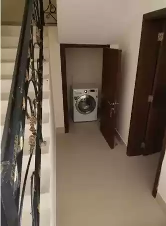 Жилой Готовая недвижимость 5+комнат для горничных С/Ж Сложный  в аренду в Доха #20086 - 1  image 