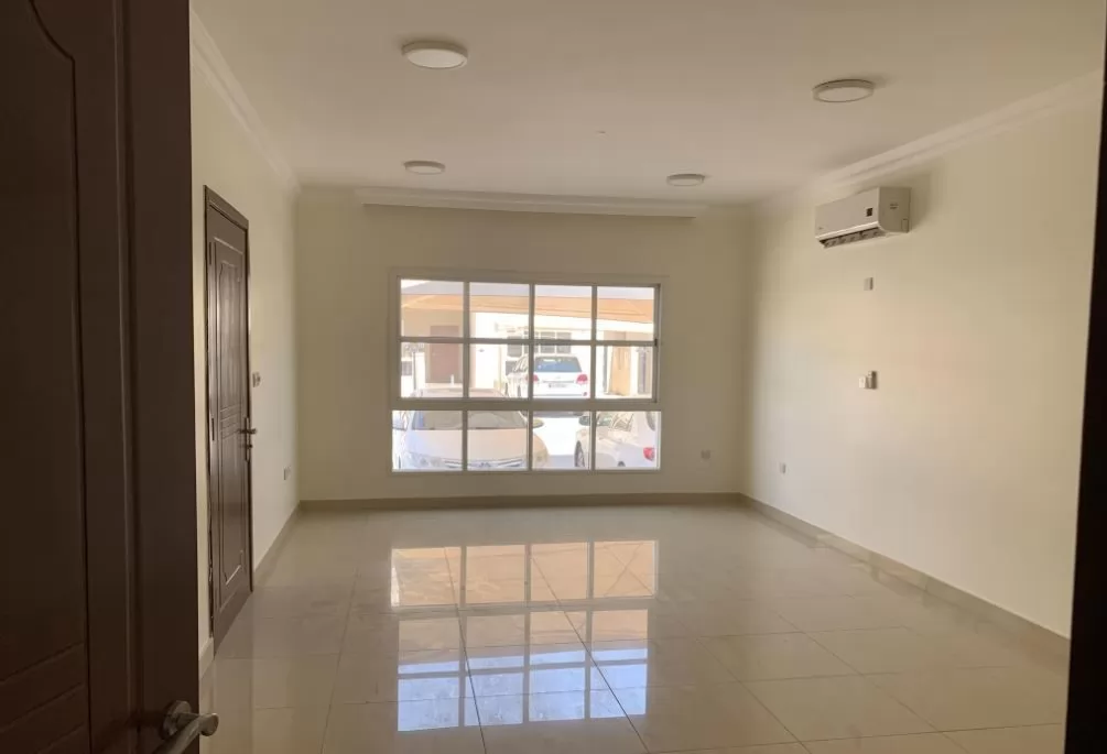 Mixed Use Ready Property 4 Bedrooms U/F Villa in Compound  for rent in Al-Thumama , Doha-Qatar #20111 - 1  image 