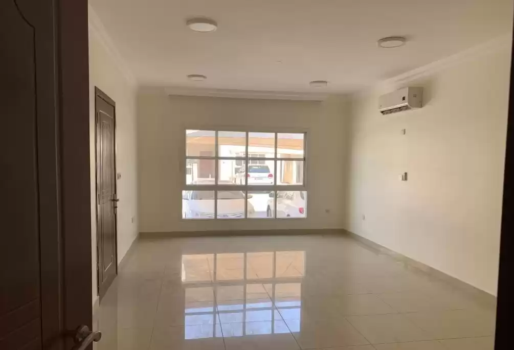 Mixed Use Ready Property 4 Bedrooms U/F Villa in Compound  for rent in Al Sadd , Doha #20111 - 1  image 