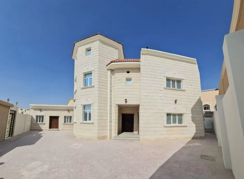 Смешанное использование Готовая недвижимость 7 спален Н/Ф Вилла в комплексе  продается в Аль-Садд , Доха #20115 - 1  image 