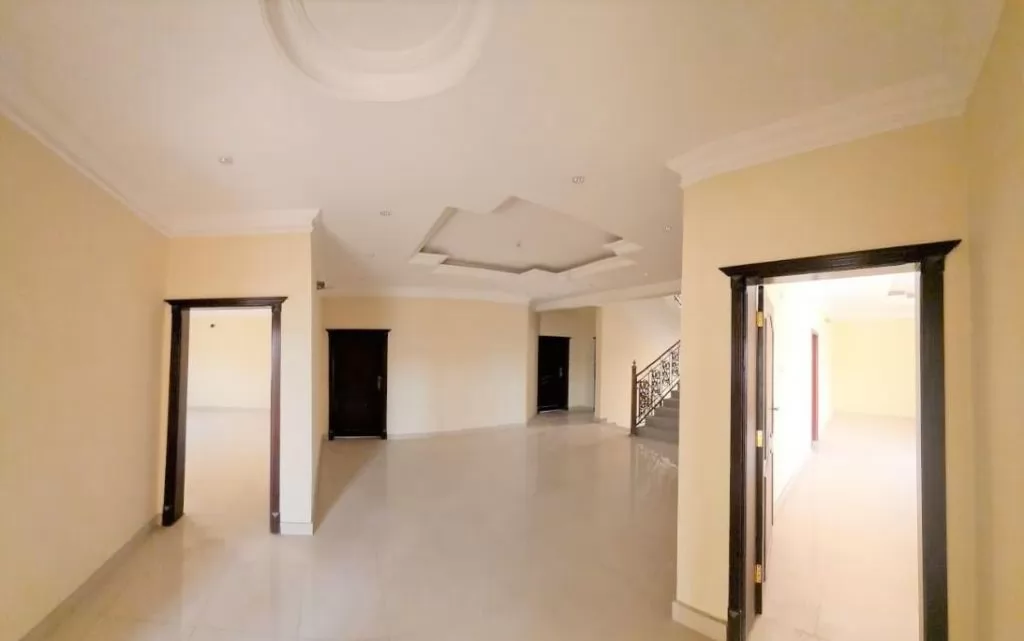 Karışık kullanım Hazır Mülk 7 Yatak Odası U/F Site İçinde Villa  satılık içinde Al Sadd , Doha #20118 - 1  image 