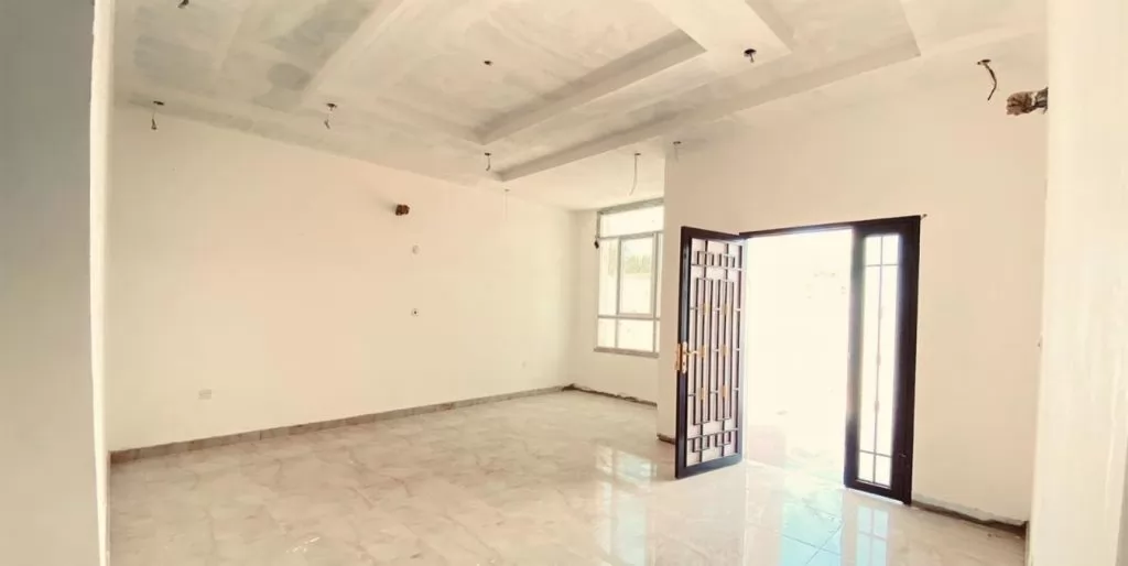 Смешанное использование Готовая недвижимость 5 спален Н/Ф Вилла в комплексе  продается в Аль-Садд , Доха #20132 - 1  image 