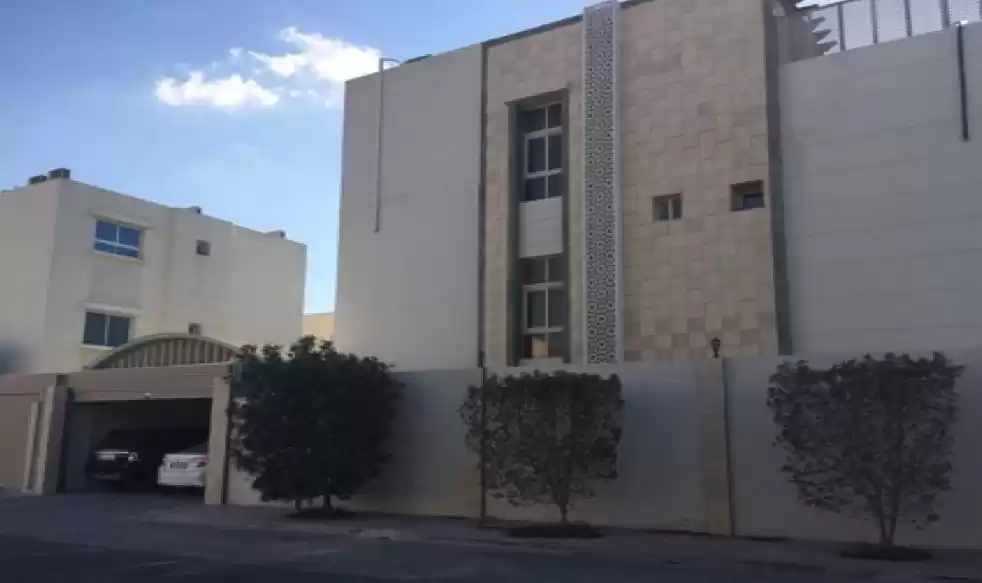 Mixed Use Ready Property 7 Bedrooms U/F Villa in Compound  for sale in Al Sadd , Doha #20134 - 1  image 