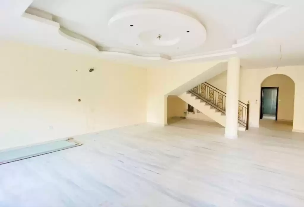 Mixte Utilisé Propriété prête 6 chambres U / f Villa à Compound  à vendre au Al-Sadd , Doha #20141 - 1  image 