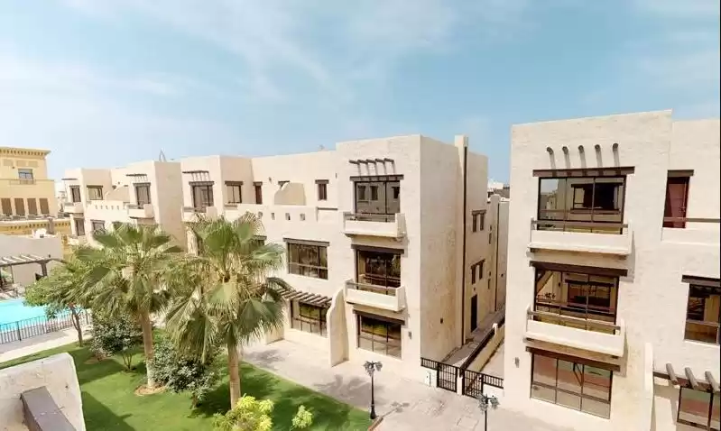 Mixte Utilisé Propriété prête 7+ chambres U / f Composé  a louer au Al-Sadd , Doha #20148 - 1  image 