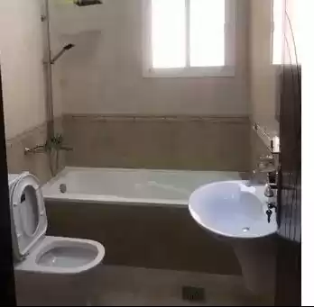 Residencial Listo Propiedad 5 + habitaciones de servicio U / F Villa Standerlone  alquiler en al-sad , Doha #20196 - 1  image 