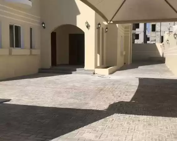 Résidentiel Propriété prête 6 chambres U / f Villa autonome  a louer au Al-Sadd , Doha #20198 - 1  image 
