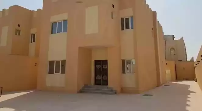 Residencial Listo Propiedad 5 + habitaciones de servicio U / F Villa Standerlone  alquiler en al-sad , Doha #20202 - 1  image 