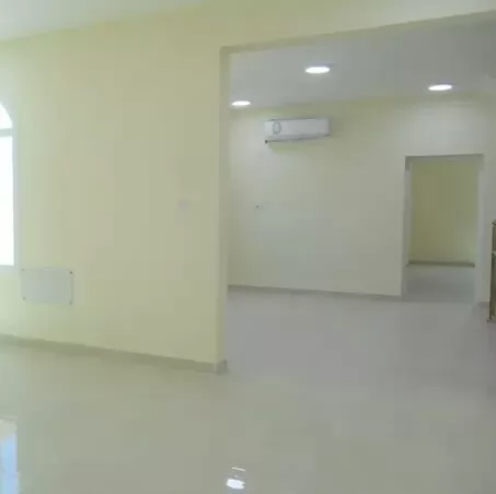 Residential Ready Property 6+maid Bedrooms U/F Standalone Villa  for rent in Umm-Ghuwailina , Doha-Qatar #20204 - 4  image 