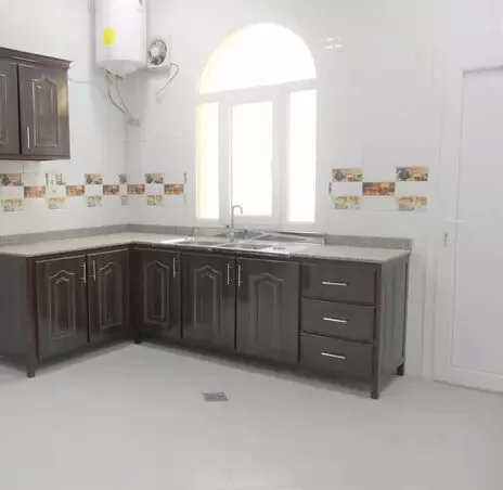 Residential Ready Property 6+maid Bedrooms U/F Standalone Villa  for rent in Umm-Ghuwailina , Doha-Qatar #20204 - 3  image 
