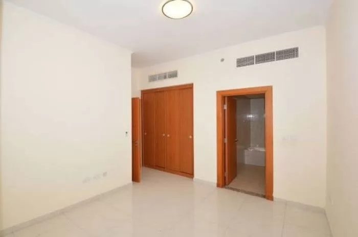 Residential Ready Property 2 Bedrooms S/F Apartment  for sale in The-Pearl-Qatar , Doha-Qatar #20251 - 2  image 