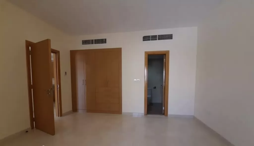 Residential Ready Property 1 Bedroom S/F Apartment  for sale in The-Pearl-Qatar , Doha-Qatar #20379 - 1  image 