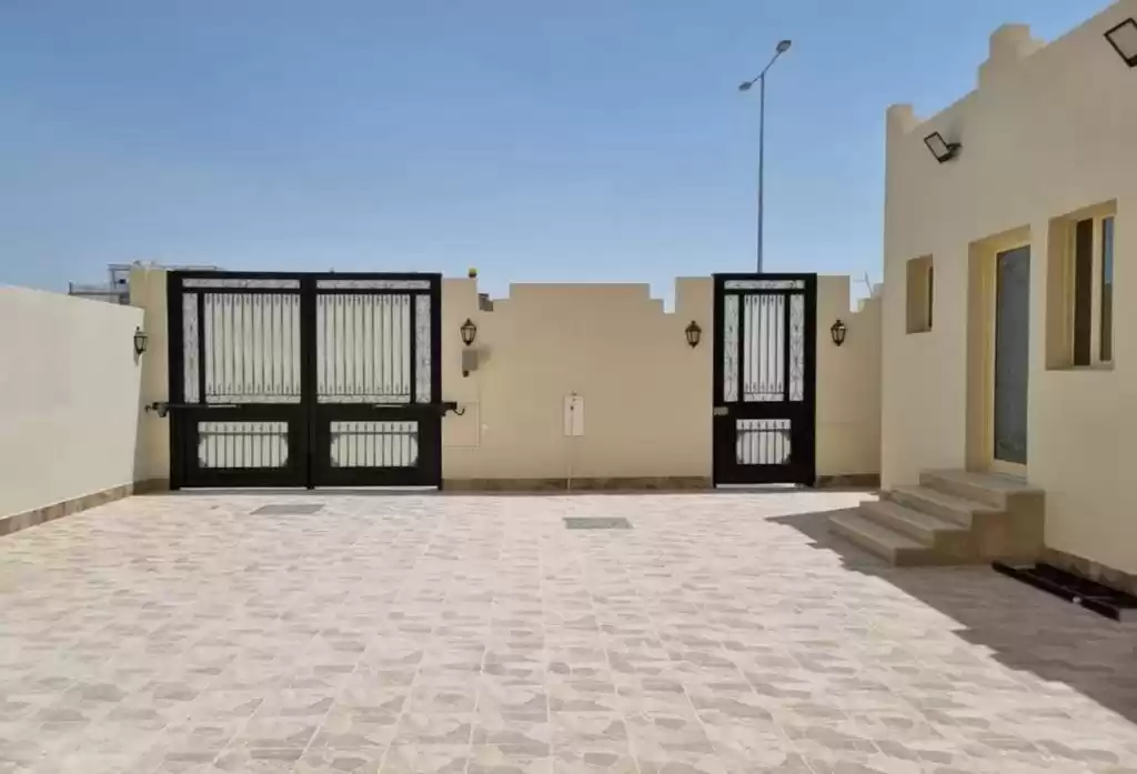 Résidentiel Propriété prête 7 chambres S / F Villa autonome  à vendre au Al-Sadd , Doha #20384 - 1  image 