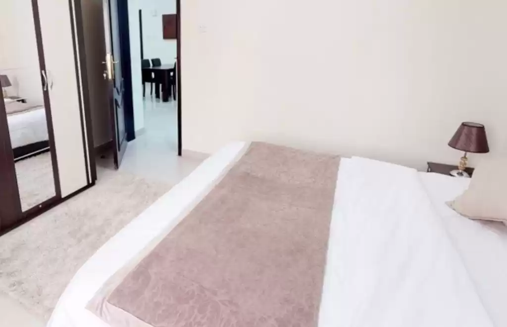 Wohn Klaar eigendom 1 Schlafzimmer F/F Wohnung  zu vermieten in Al Sadd , Doha #20439 - 1  image 