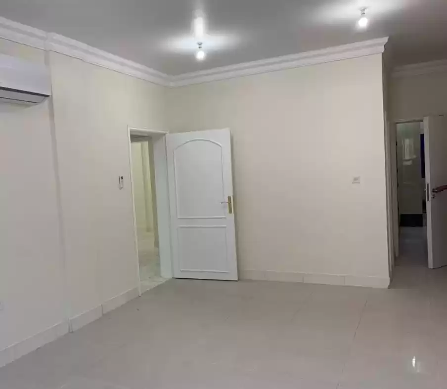 Residential Ready Property 2 Bedrooms U/F Apartment  for rent in Al Sadd , Doha #20463 - 1  image 