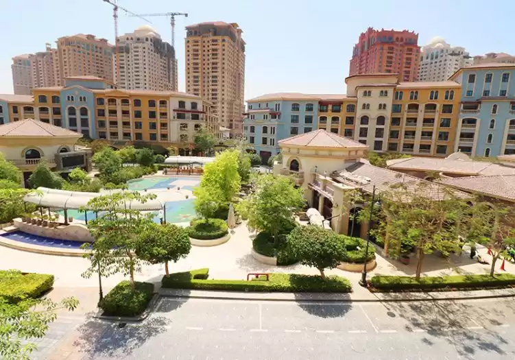 yerleşim Hazır Mülk 1 yatak odası F/F Apartman  kiralık içinde Doha #20553 - 1  image 