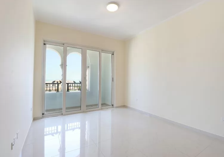 Residential Ready Property 2 Bedrooms S/F Apartment  for rent in Doha #20629 - 1  image 