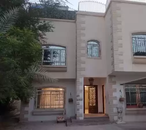 Résidentiel Propriété prête 6 chambres F / F Villa autonome  a louer au Al-Sadd , Doha #20646 - 1  image 