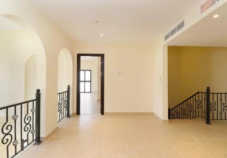 Residential Ready Property 5 Bedrooms S/F Townhouse  for sale in Doha #20674 - 1  image 