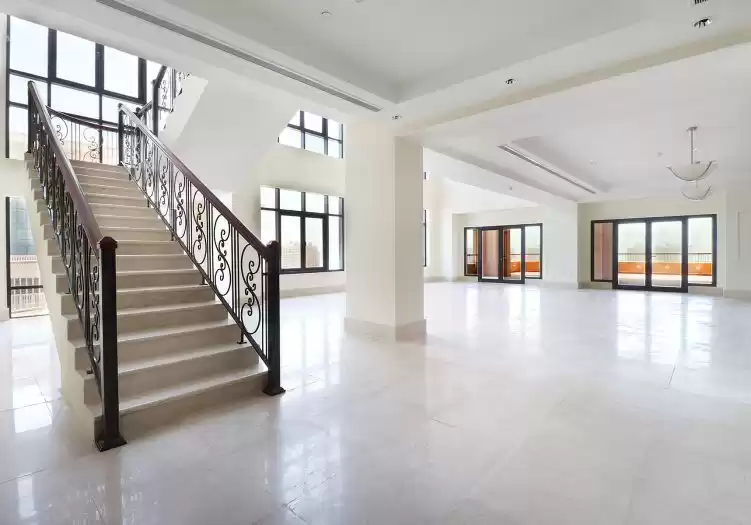 Résidentiel Propriété prête 5 chambres S / F Penthouse  à vendre au Al-Sadd , Doha #20683 - 1  image 