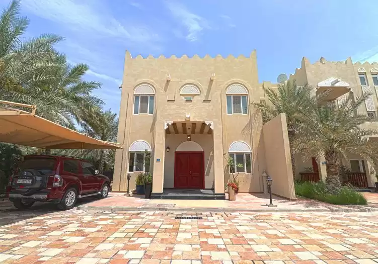 Жилой Готовая недвижимость 3 спальни Ж/Ж Отдельная вилла  в аренду в Аль-Садд , Доха #20707 - 1  image 