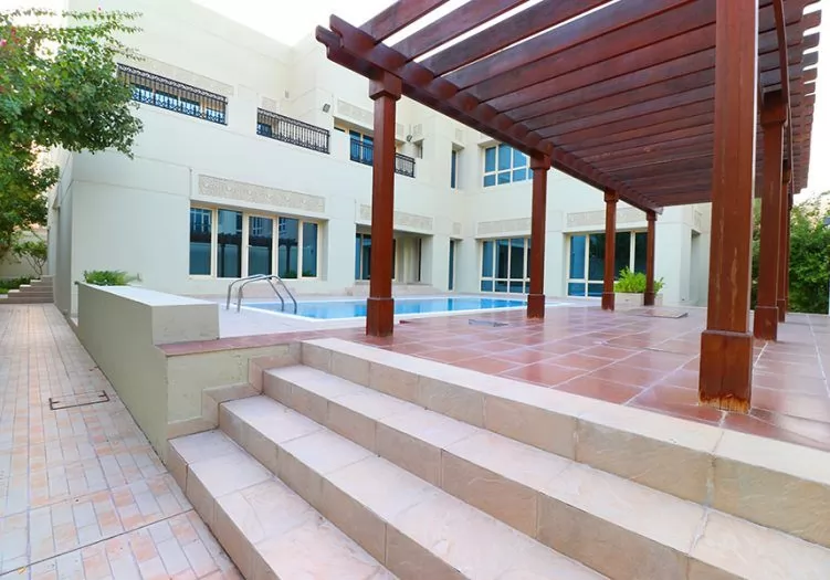 Wohn Klaar eigendom 5 Schlafzimmer S/F Alleinstehende Villa  zu verkaufen in Al Sadd , Doha #20708 - 1  image 
