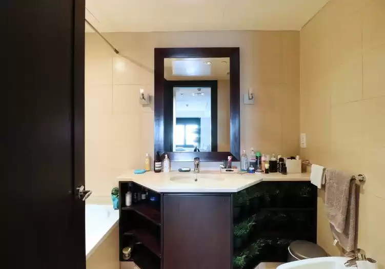 Residencial Listo Propiedad 2 + habitaciones de servicio F / F Apartamento  venta en al-sad , Doha #20731 - 1  image 
