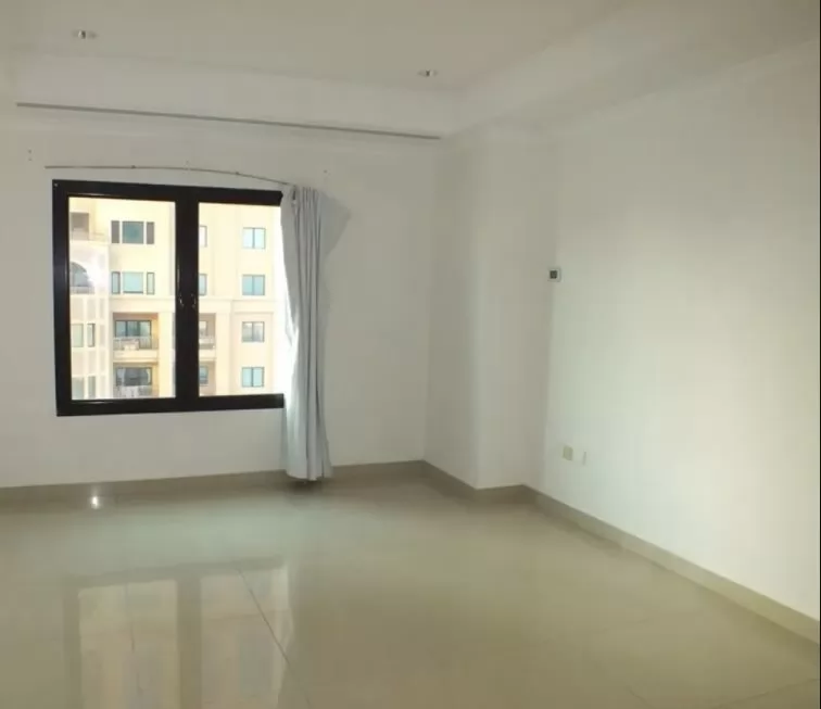 Residential Ready 1 Bedroom S/F Apartment  for sale in The-Pearl-Qatar , Doha-Qatar #20735 - 1  image 