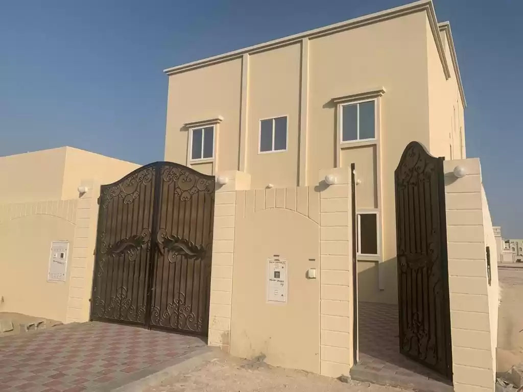 yerleşim Hazır Mülk 7 Yatak Odası U/F Müstakil Villa  satılık içinde Al Sadd , Doha #20853 - 1  image 