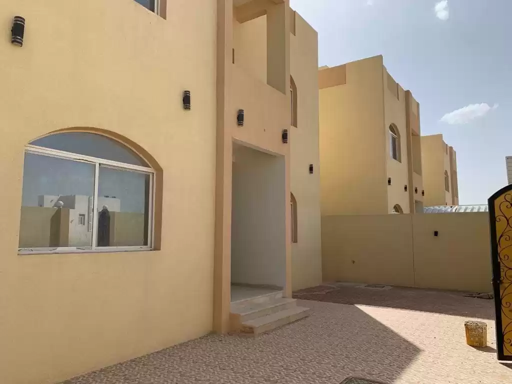 Жилой Готовая недвижимость 6 спален Н/Ф Вилла в комплексе  продается в Доха #20864 - 1  image 