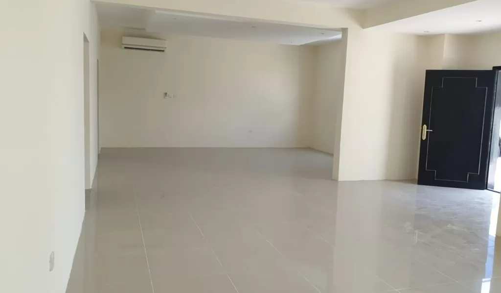 Residential Ready Property 4 Bedrooms U/F Standalone Villa  for rent in Abu-Hamour , Doha-Qatar #20871 - 2  image 