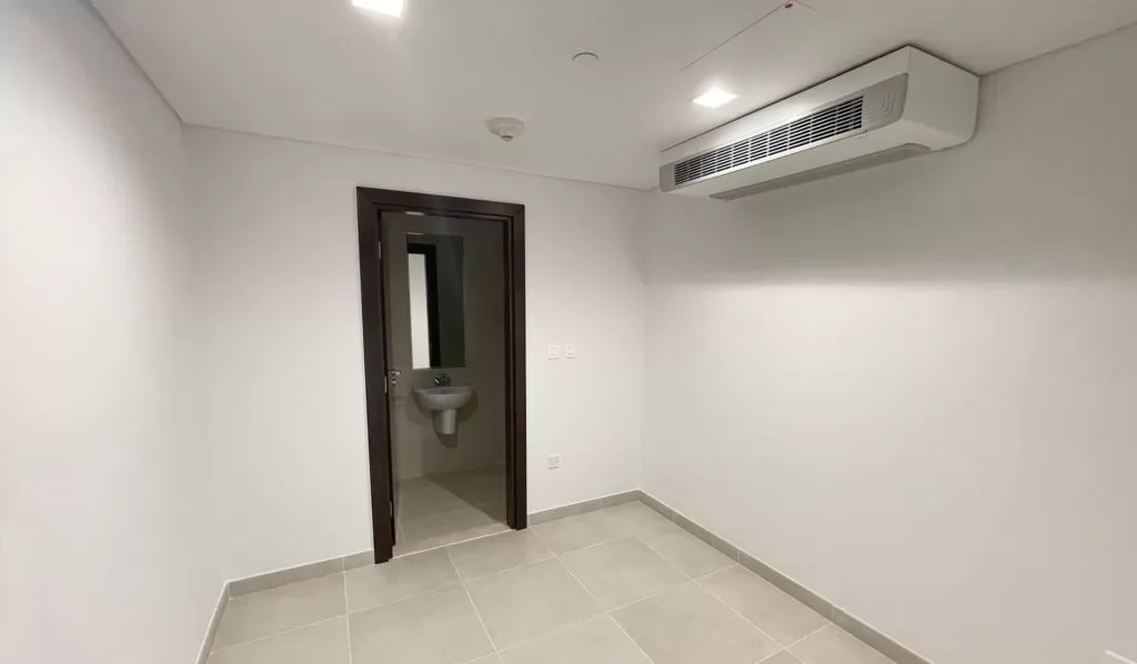 Residential Ready Property 2 Bedrooms S/F Apartment  for rent in Doha-Qatar #20880 - 1  image 