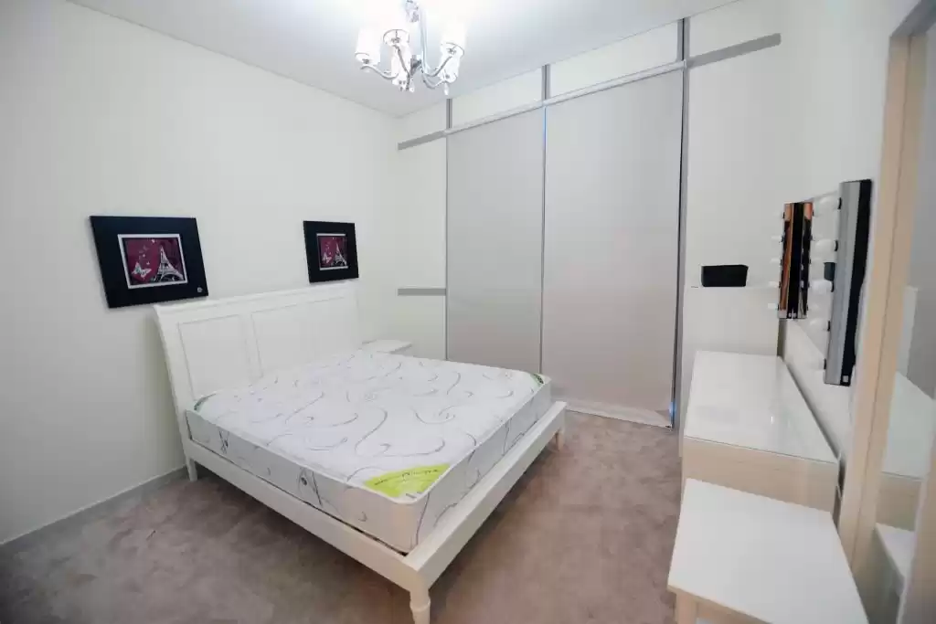 Wohn Klaar eigendom 2 Schlafzimmer F/F Wohnung  zu vermieten in Doha #20933 - 1  image 